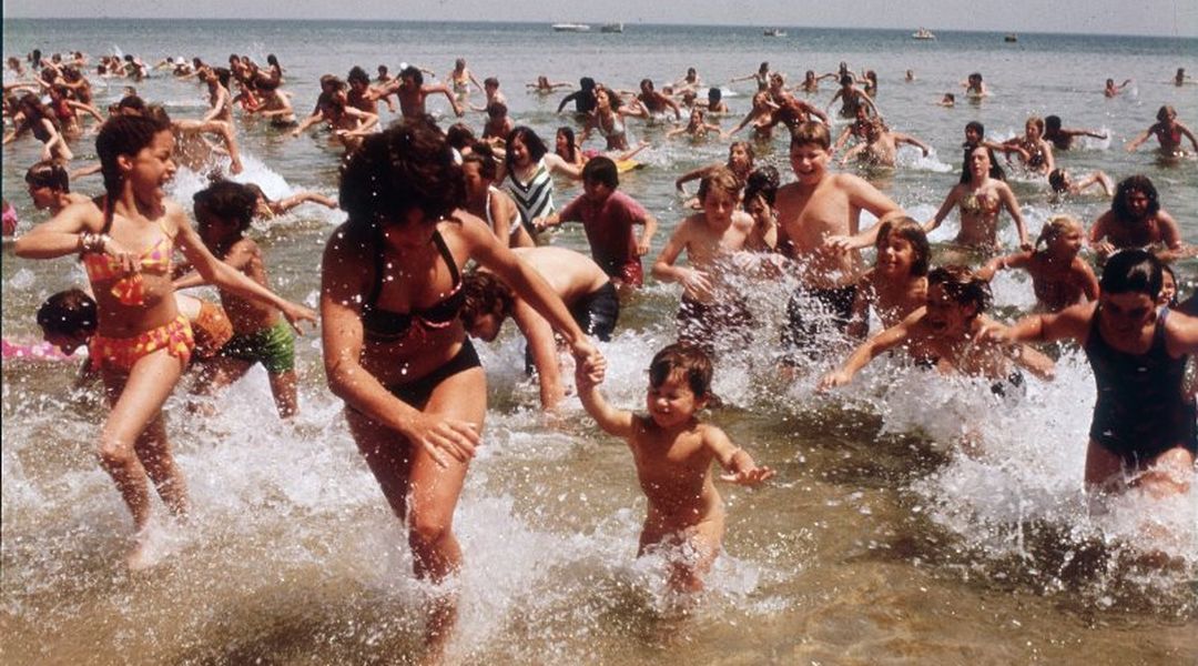 MV5BMTU4MDE4MTExOV5BMl5BanBnXkFtZTcwNzkwODQyNw__._V1__SX1281_SY637_.0.0 (1)